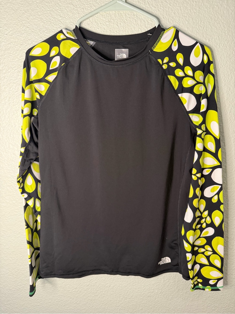The North Face Women’s Large Long Sleeve Rash Guard Black Green Floral Swim Top